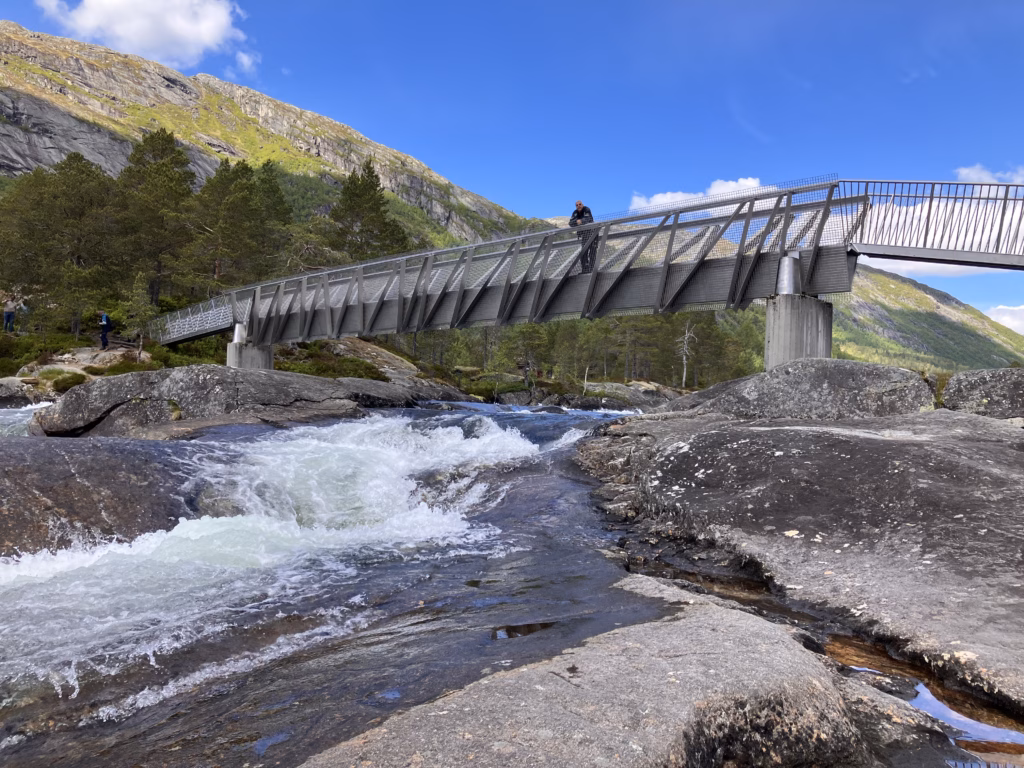 Pi beim Likholenfossen Norwegen