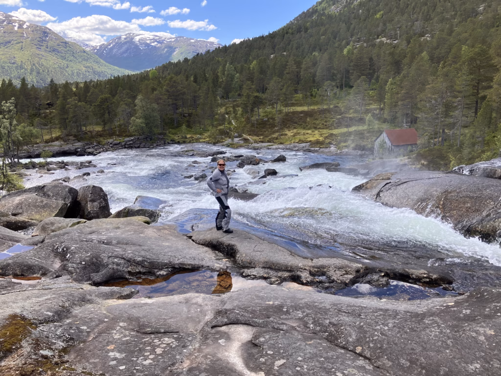 Ami beim Likholefossen Norwegen