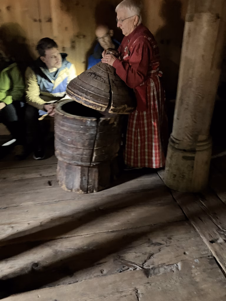 Taufbecken Oye Stabkirche Norwegen