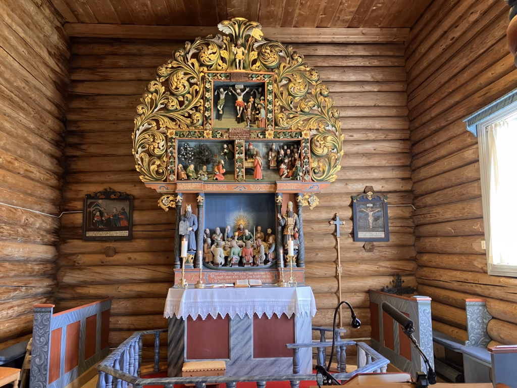 Altar in der Kvikne Kyrke Norwegen