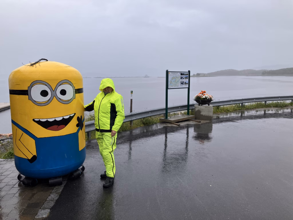 Ami im Regen in Lund Norwegen