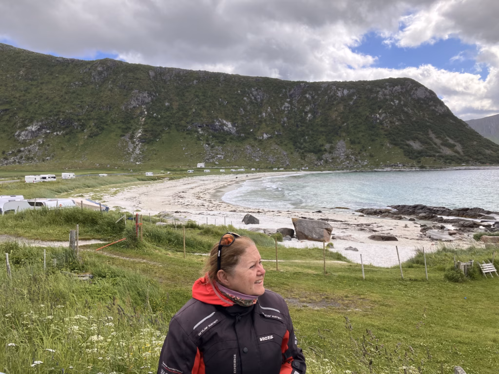 Ami am Vik Strand Lofoten Norwegen